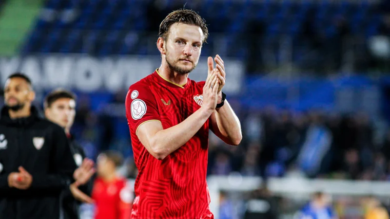 Sevilla anuncia la salida de Iván Rakitic