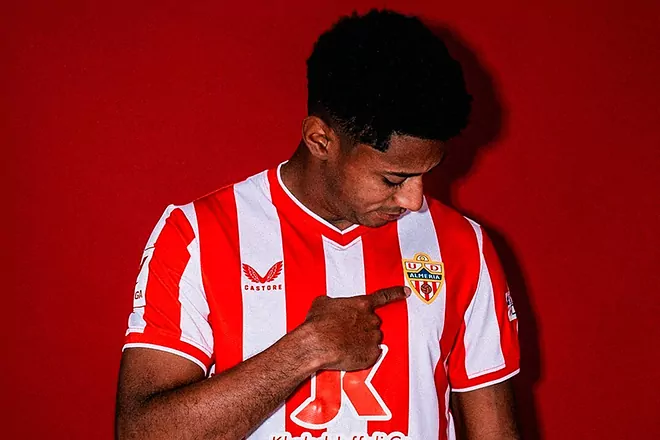 Anthony Lozano es presentado por su nuevo club en España